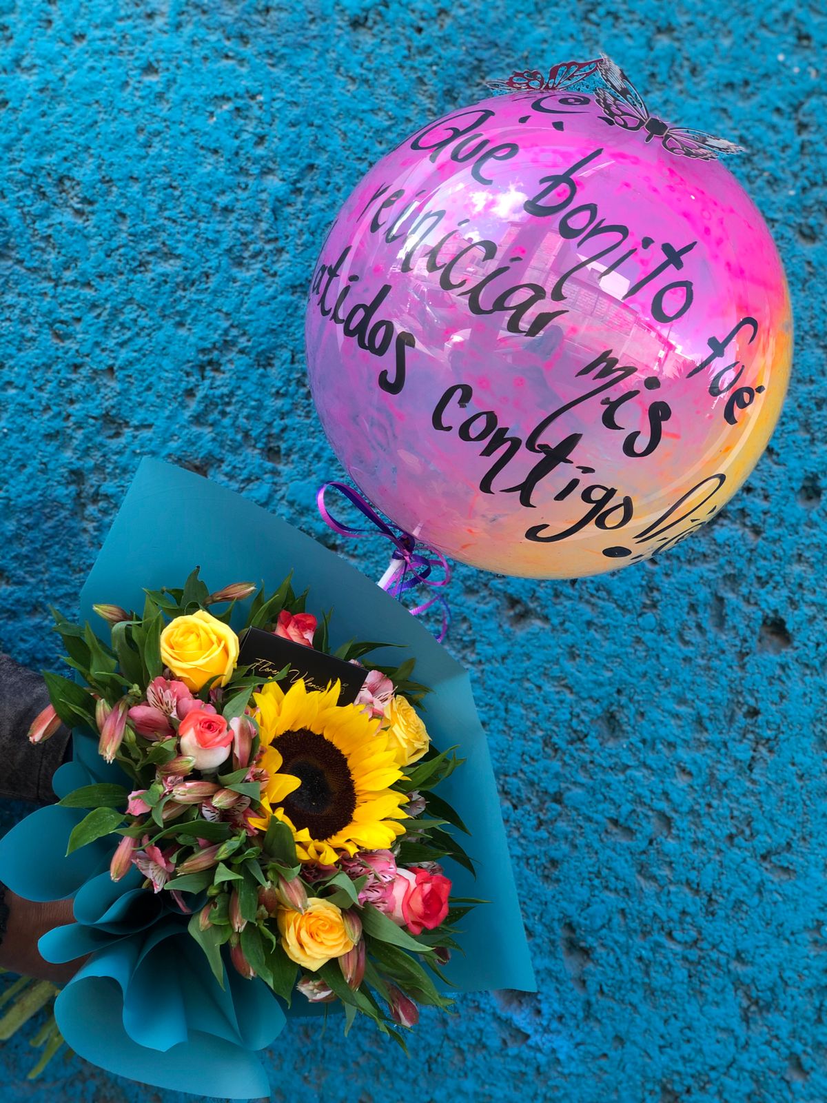Ramo de girasol, rosas y globo "acuarela"