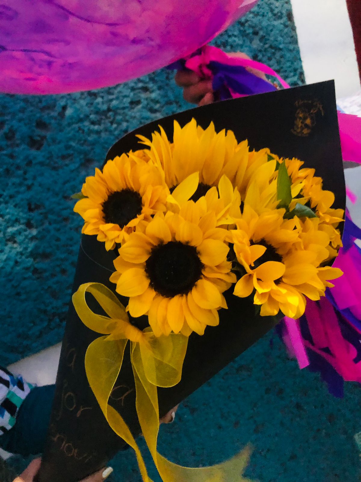 Maxi globo colors y cono con minigirasoles y girasol