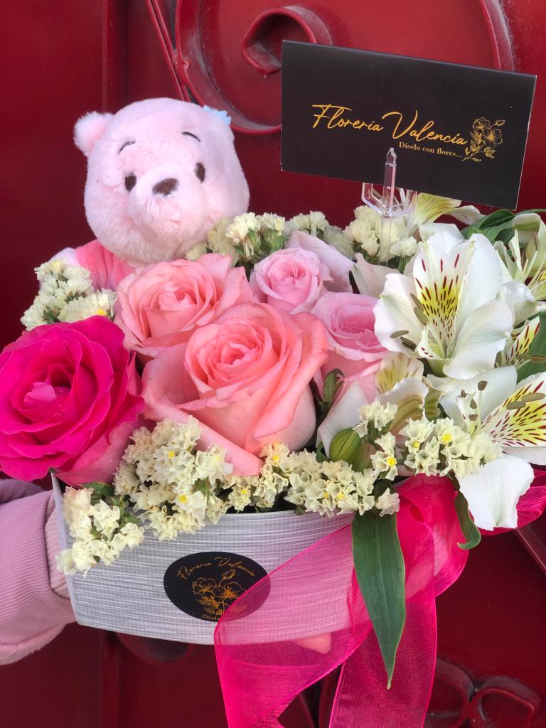 Arreglo con peluche y rosas