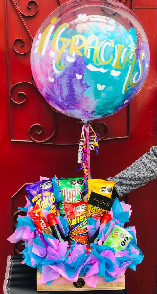 Botanas y globo personalizado