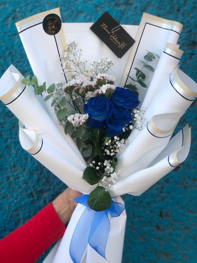 Mini bouquet de rosas azules
