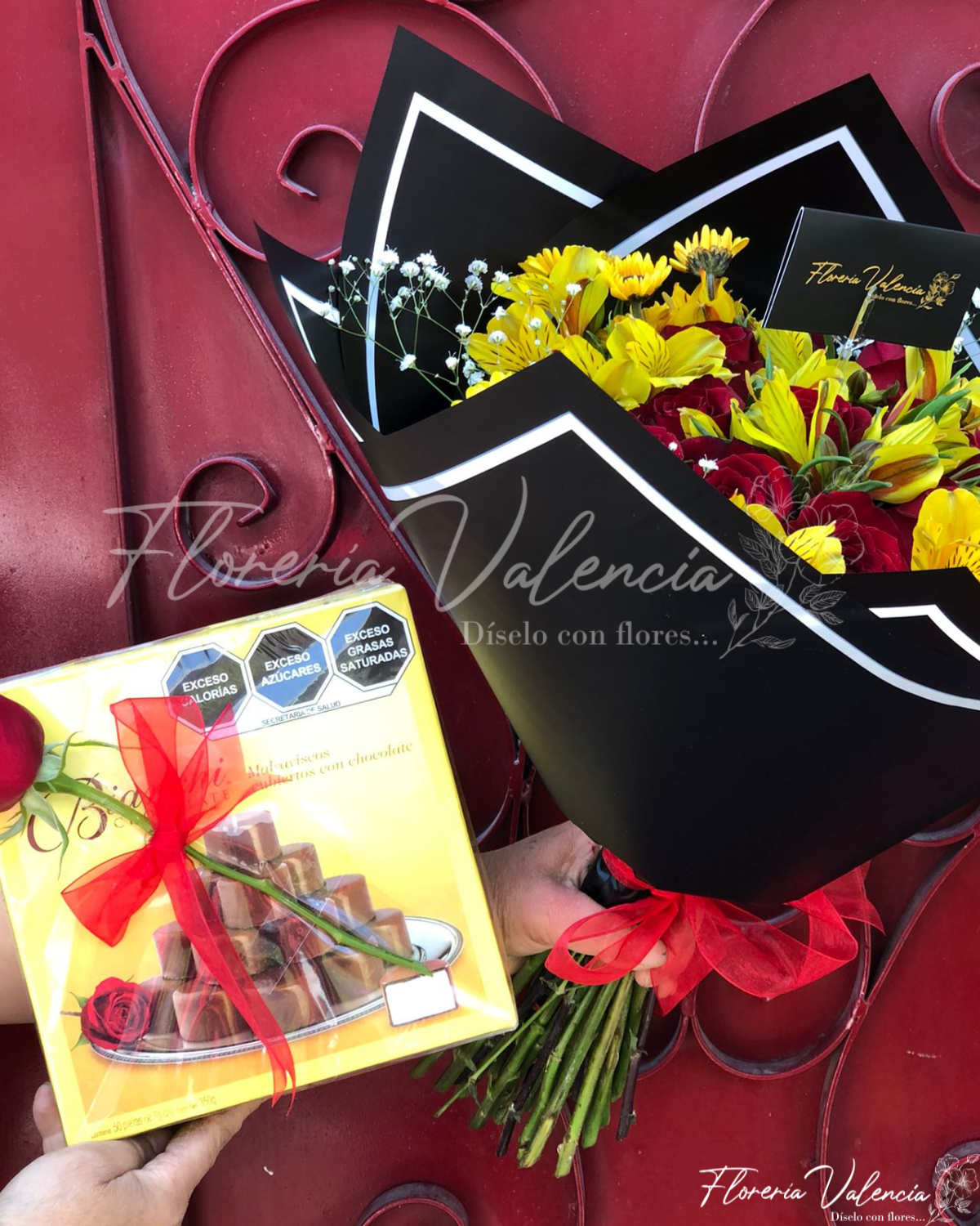 Rosas y bombones con chocolate