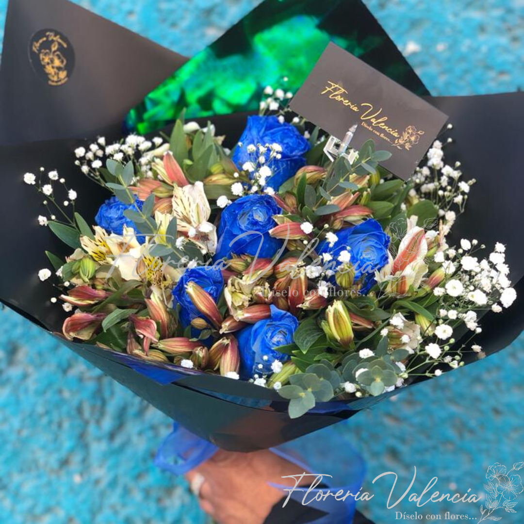 Ramo de rosas azules