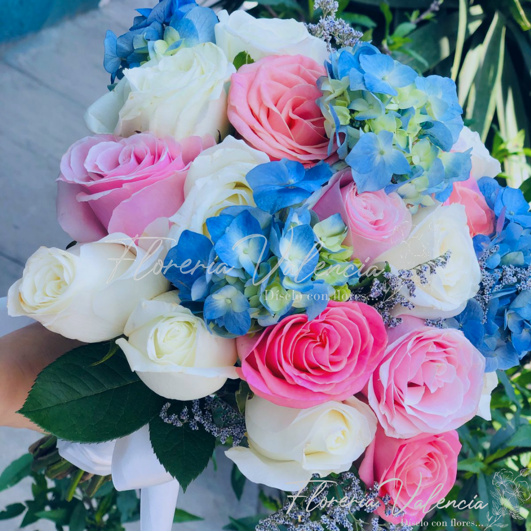 Ramo de novia con hortensias y rosas