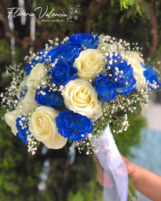 Ramo de novia con rosas azules