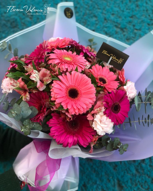 Gerberas y astromelia