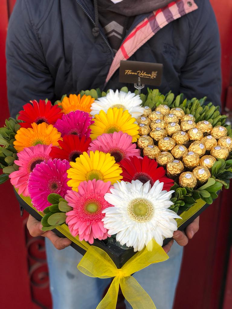 Corazón de gerberas con chocolate