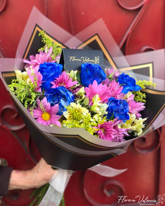 Ramo de rosas azules